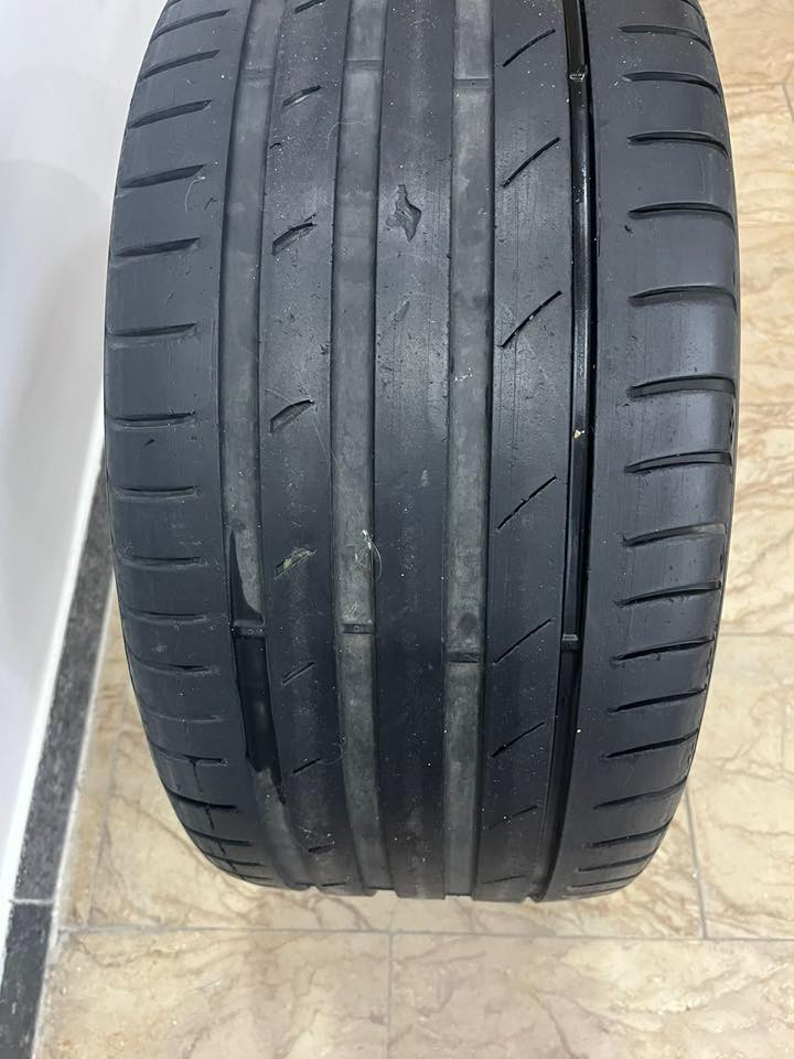 السلام عليكم تاير واحد ماركة MARSHAL جديد نظيف جداً القياس275/40 نوع الاطار ZR (للسرعات العاليه) السعر 50 الف للاستفسار التواصل على *********** الموقع بغداد
