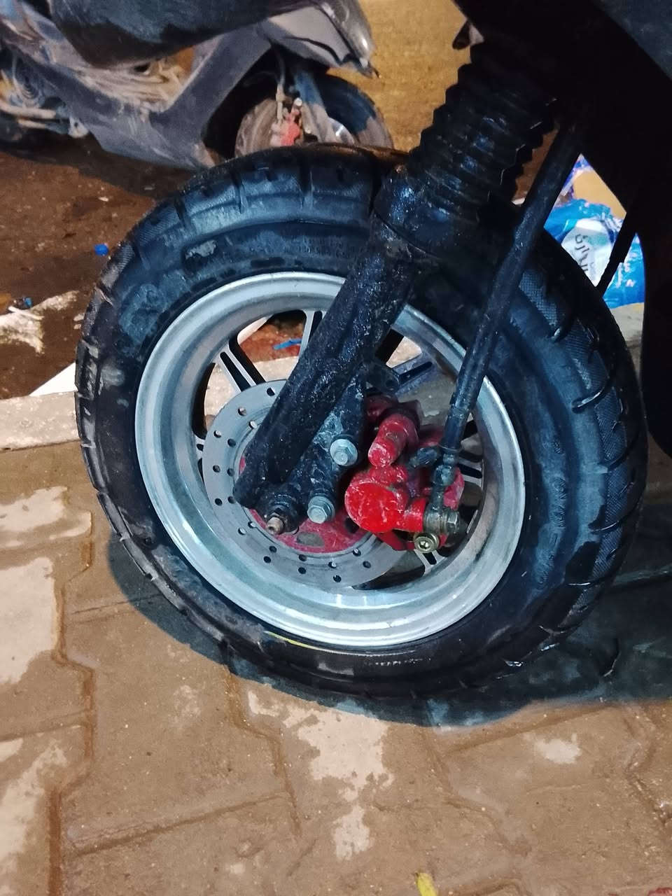 ماكس عدله للبيع كفالة عامه كامله اي نقص مابيها 
كفرات بلاديه ختم واحد بيها تزويد ويل كب دبل خلفي شيال كلجات رياضي تايرات جدد مكينه خرسه 
شراي اتصل *********** وتساب 
العنوان بغداد 
السعر 650
