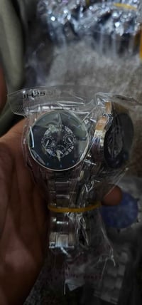 ساعات • ٢٠٠ قطعة • الرمادي الأنبار