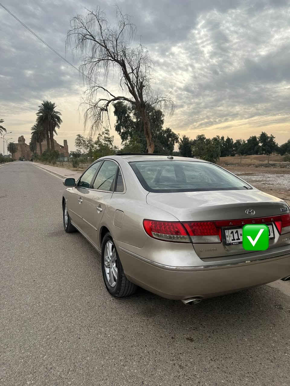 السلام عليكم للبيع هونداي ازيرا 2007 وارد كندي كلين السيارة بدون حادث بدون ضرر السيارة مصبوغة حزام اثر الجراد  وعل ايدي صبغتهة والصور قبل الصبغ موجودة عندي رقم بغداد سيارة جاهزة مكينة 3300 مكينة كير مكفولات تخم تاير جديد ويلكب جديد السيارة فول مواصفات فتحة كشنات جلد كشنات كهرباء شاشة تحكمات اشاير بل مري بردة خلفية وباقي المواصفات معروفة السيارة لمتد فول مواصفات السعر 86 ورقة وبيهة مجال مكاني بغداد للاستفسار عل الرقم ***********
