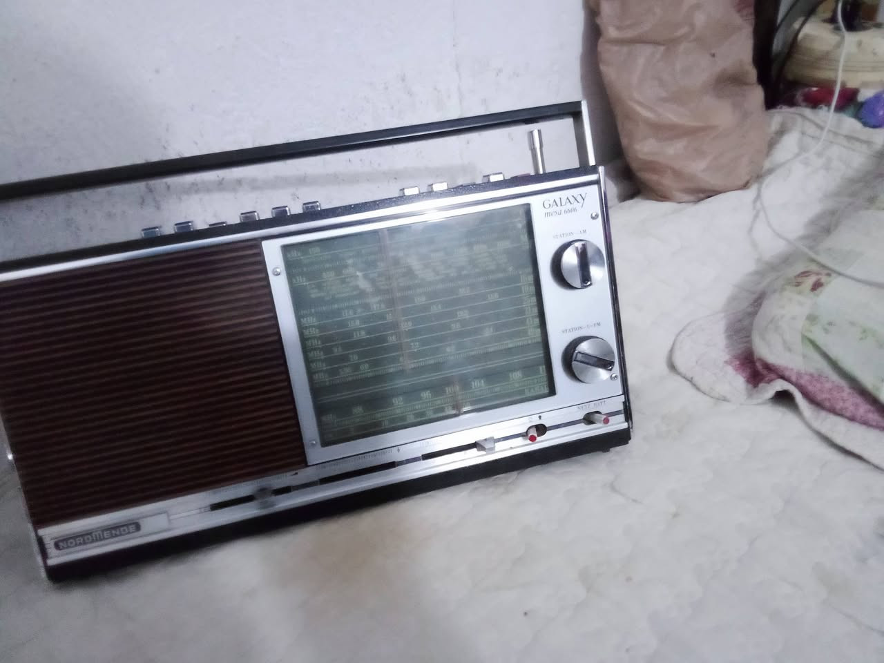 راديو نورمندي ألماني أصلي، نظافة 95%،
اللون صاجي، ولم يدخل أي صيانة نهائيا.

يحتوي على موجات:
FM – AM – موجات قصيرة – موجات طويلة

يعمل على:
🔹 البطارية
🔹 الكهرباء

السعر: 175 الف دينار 

🚚 تتوفر خدمة التوصيل إلى جميع المحافظات.

للاستفسار: ***********
