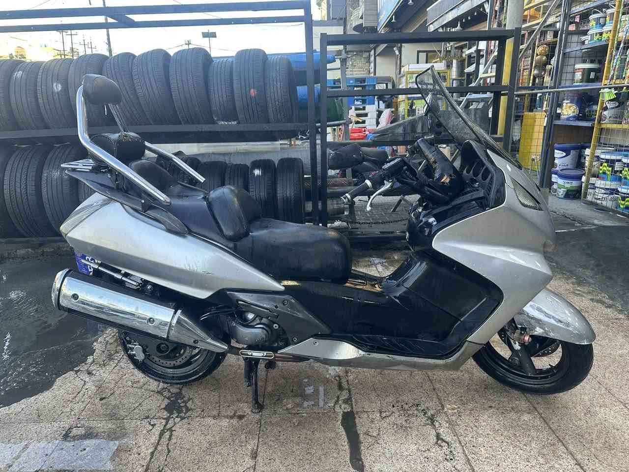 السلام عليكم سلفر ونج 400 مرقم كفرهه يرادله تطبيك شويه مجموعه وكهربائيات شغاله كلهه ع الفحص دراجه خير من الله بس الكفر يرادله ترتيب  السعر 25 ورقه عنواني بغداد ***********
