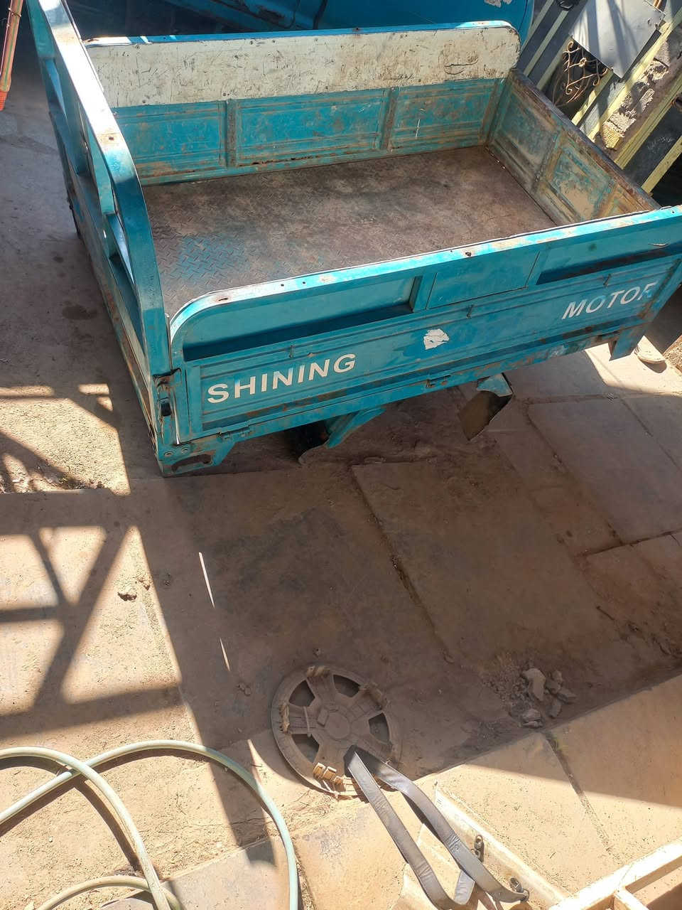 السلام عليكم بدي نظيف للبيع المكان حله السعر 225 هذا رقمي ***********
