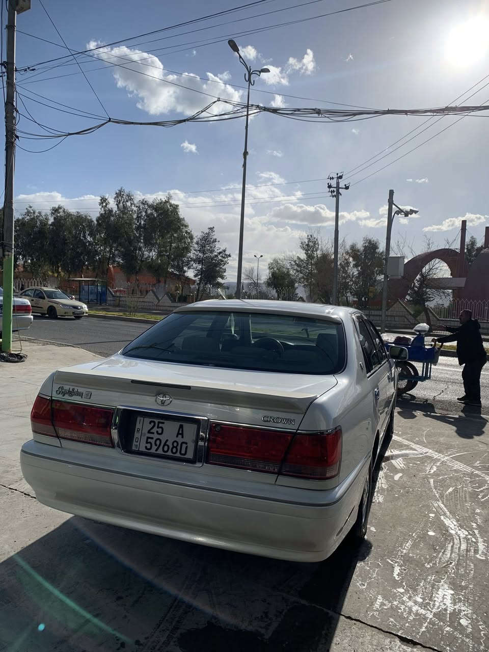 سلام عليكم                      للبيع سيارة ملكة( جنون )موديل 2003 رقم كركوك تسجيل جديد حجم المكينة D4 چبيرة بيه مواصفات  4 دگم +ثلاجة وبردة وشاشة دبل وگيچ الكتروني والامامية والخلفية كرستال ومامضروبة وبدون صبغ وممدعومة +اربع كشنات كهربائية ومابيه نقص وبشرط والسعر 155 وبيهه مجال                          العنوان - محافظة السليمانية-للاستفسار رقم الموبايل ***********
