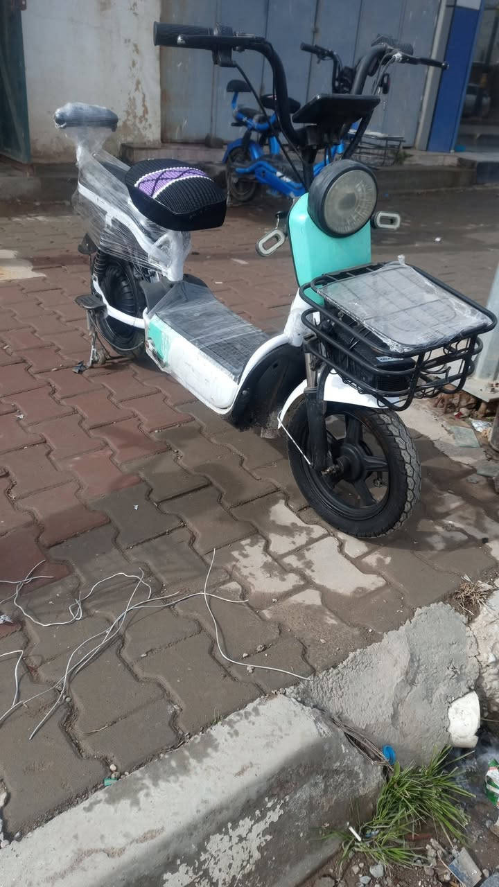 السلام عليكم
بايسكل شحن للبيع 
موديل 2025 
حجم 14
نشاط فول 
3 تبديلات 
تشغيل ع بصمه وصويج 
بطاريات شرط ع فحص جدد 👉👉 
السعر 175 وبي مجال قليل 
مكاني الشرقاط قرب كراج الشرقاط 
رقم الهاتف ***********
شحن مايصرف شرط خدمي
