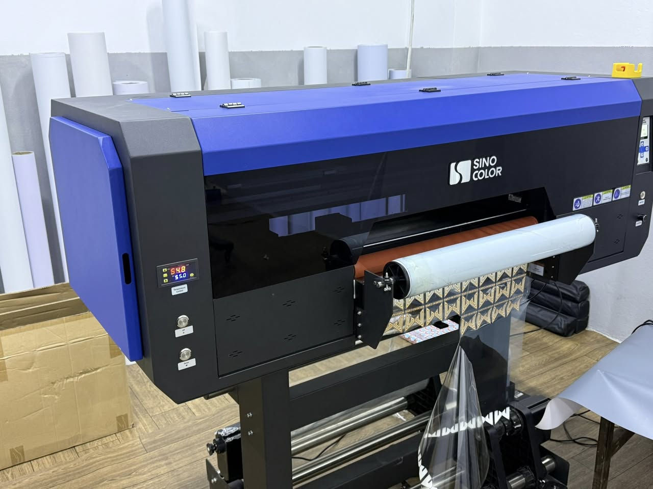 السلام عليكم، 

طابعة UV-DTF قياس ٦٠سم، الجهاز جديد و نظيف كلشي مابي جايبة للبيع، و صارلي اسبوع مشغلة طباعة بدقة عالية و يوجد بيها ثلاث هيدات نوع i3200-U1 
تفحص و تشوفه بنفسك يلا تاخذه. 

مكاني زاخو
***********
