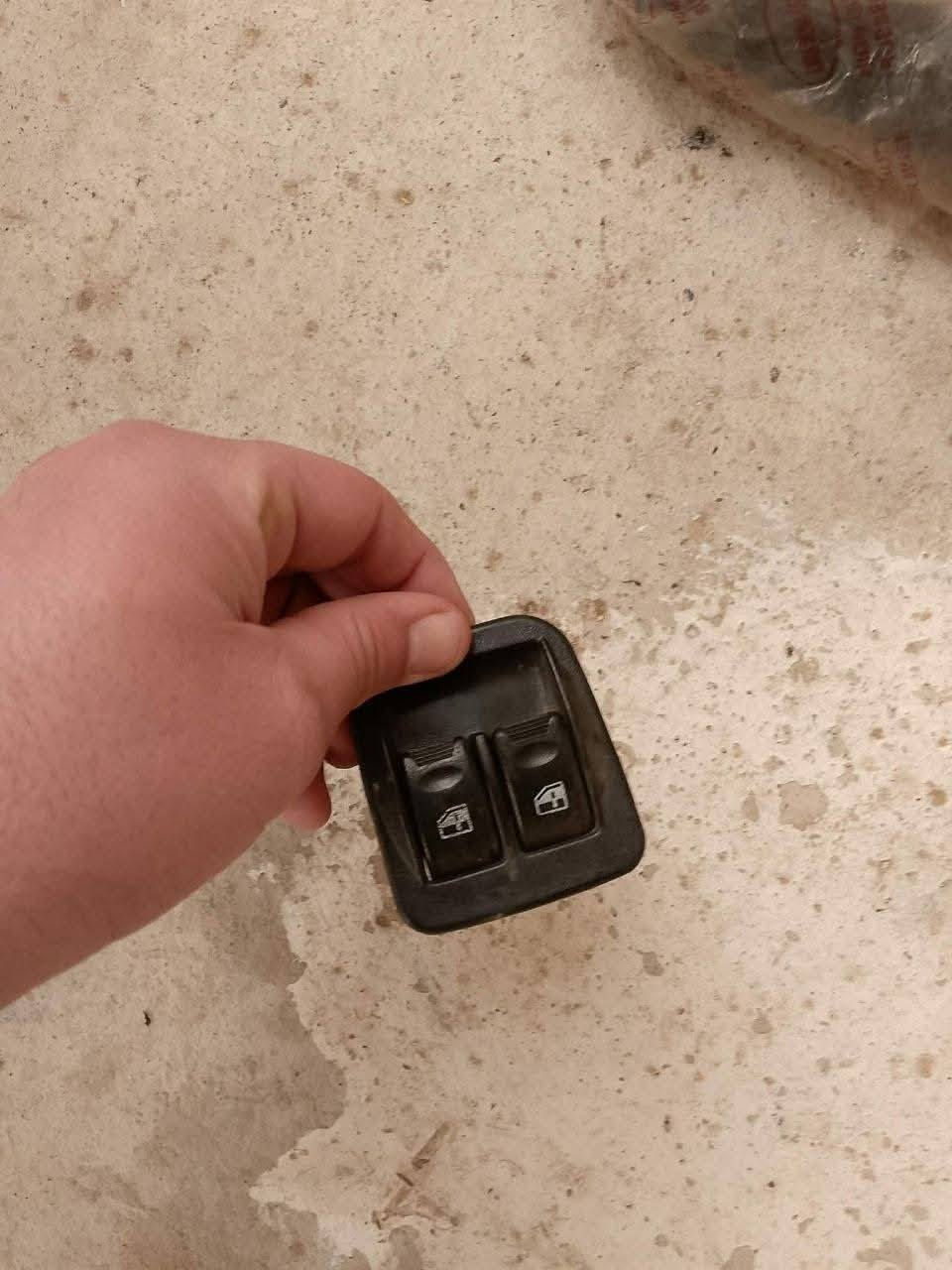 سلام عليكم غراض سايبا للبيع
(1) رباط حمايه للشاصي يصير بعرض السيارة من موديل 2012 وفوك سعرو 15 قفل 
(2) عينه وكلج مابيهم شي واعتقد شغالين ب 15 
(3) جوين مال راديته جديد مامستعمل ب 3 الف 
(4) اي سي ميكاني شغال ب 5 الف 
(5) مروحه مال راديته ب 5 الف 
(6) قبغ راديته ب 3 الف 
(7) فيتبمات فحم ب 10 الف 
(8) سيبايه ترهم لجميع سيارات ب 10 الف 
(9) مرايه مال سيكي ب 5 الف بدون جامه 
(10) لاستيكه مال درايم شف ب 3 الف 
(11) فلتر بانزين ب 2 ااف 
(12) دكم مال سايبا باب سائق ب 3 الف 
خاص مفتوح


**إذا كنت صاحب هذا الإعلان وتريد حذفه لأي سبب، رجاءا أرسل رسالة إلى الدعم الفني**