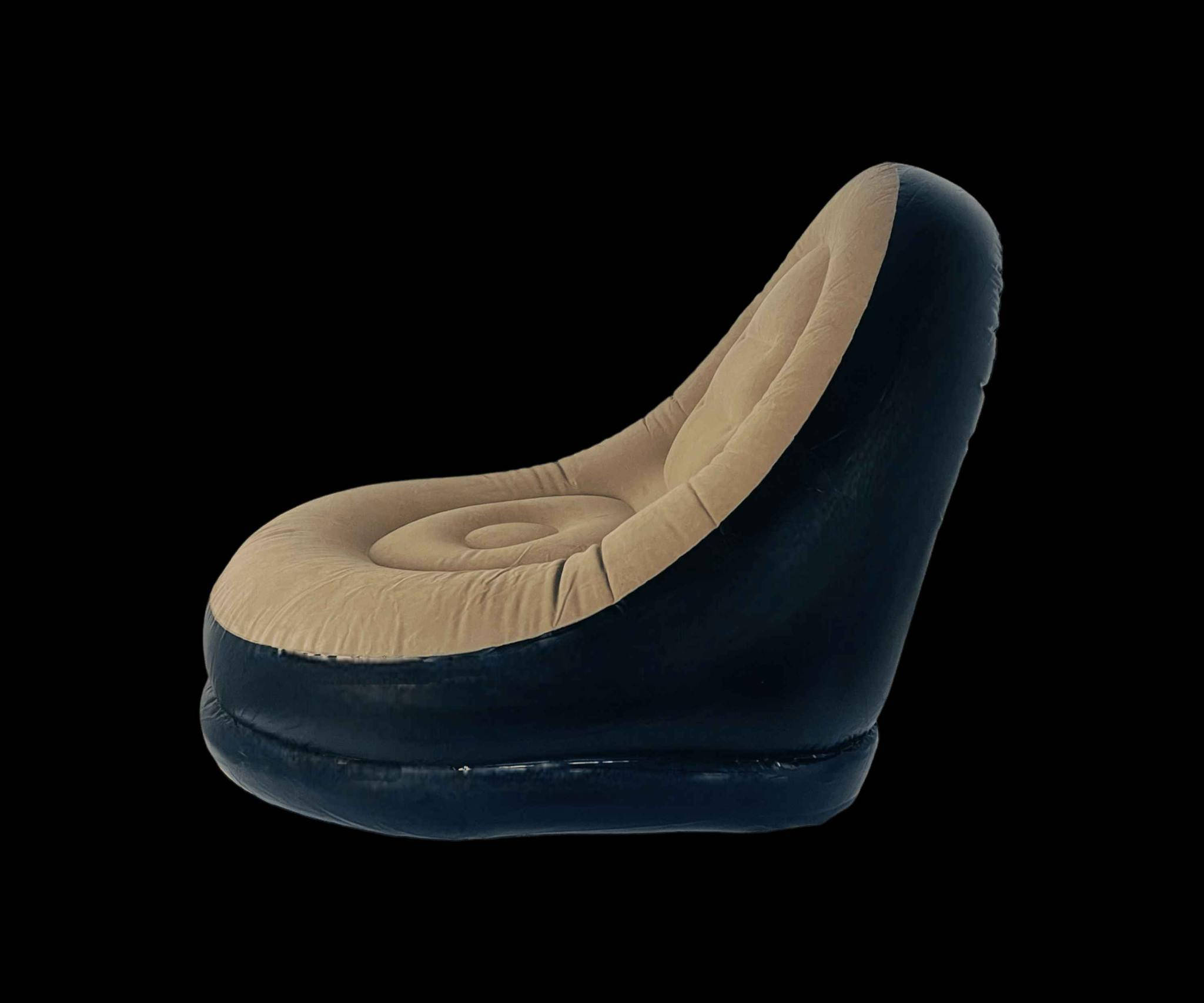 كرسي هوائي فاخر مع طبلة – تصميم بيضاوي مريح

الاستخدامات:

مثالي لغرف المعيشة، غرف النوم، الاستراحات والشاليهات.

مناسب للاستخدام المنزلي المؤقت أو الدائم.

خيار ممتاز للجلسات الأرضية المريحة.

يمكن استخدامه ككرسي استرخاء لمشاهدة التلفاز أو القراءة.

مناسب للضيوف كحل جلوس إضافي سريع وسهل.

المميزات:

تصميم بيضاوي عصري يمنح راحة مثالية للجسم أثناء الجلوس.

مسند ظهر مدمج بزاوية مريحة لدعم الظهر.

وسادة جلوس دائرية داخلية لثبات أكبر وتقليل الضغط.

طبلة (مسند قدم) منفصلة لراحة إضافية.

نسيج علوي جلاتيني ناعم بملمس بارد ومريح.

طبقة خارجية قوية مقاومة للثقوب.

قدرة تحمل عالية للأوزان مع قاعدة ثابتة مانعة للانزلاق.

صمام هواء محكم لمنع التسريب.

سهل النفخ والتفريغ والتخزين عند عدم الاستخدام.

محتويات الصندوق:

كرسي هوائي.

طبلة (مسند قدم).

منفاخ هواء يدوي.

لاصق إصلاح.

قطع صغيرة من نسيج المنتج لمعالجة الثقوب الطارئة.

الملاحظات:

أبعاد الكرسي: 116 × 83 × 98 سم.

أبعاد الطبلة: 62 × 62 × 31 سم.

يُفضل عدم وضعه على أسطح حادة.

يُنفخ بنسبة 90% للحفاظ على مرونة النسيج.

المنشأ: الصين.
السعر ٢٥ الف بغداد, العراق


**إذا كنت صاحب هذا الإعلان وتريد حذفه لأي سبب، رجاءا أرسل رسالة إلى الدعم الفني**