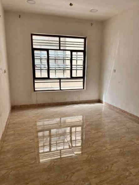 #للبيع دار 75 السعر 135
يحتوي على 3 غرف نوم وصحيات 2
بغداد البلديات قرب نادي الصناعه 
للاستفسار ***********، *********** ابو حيدر
