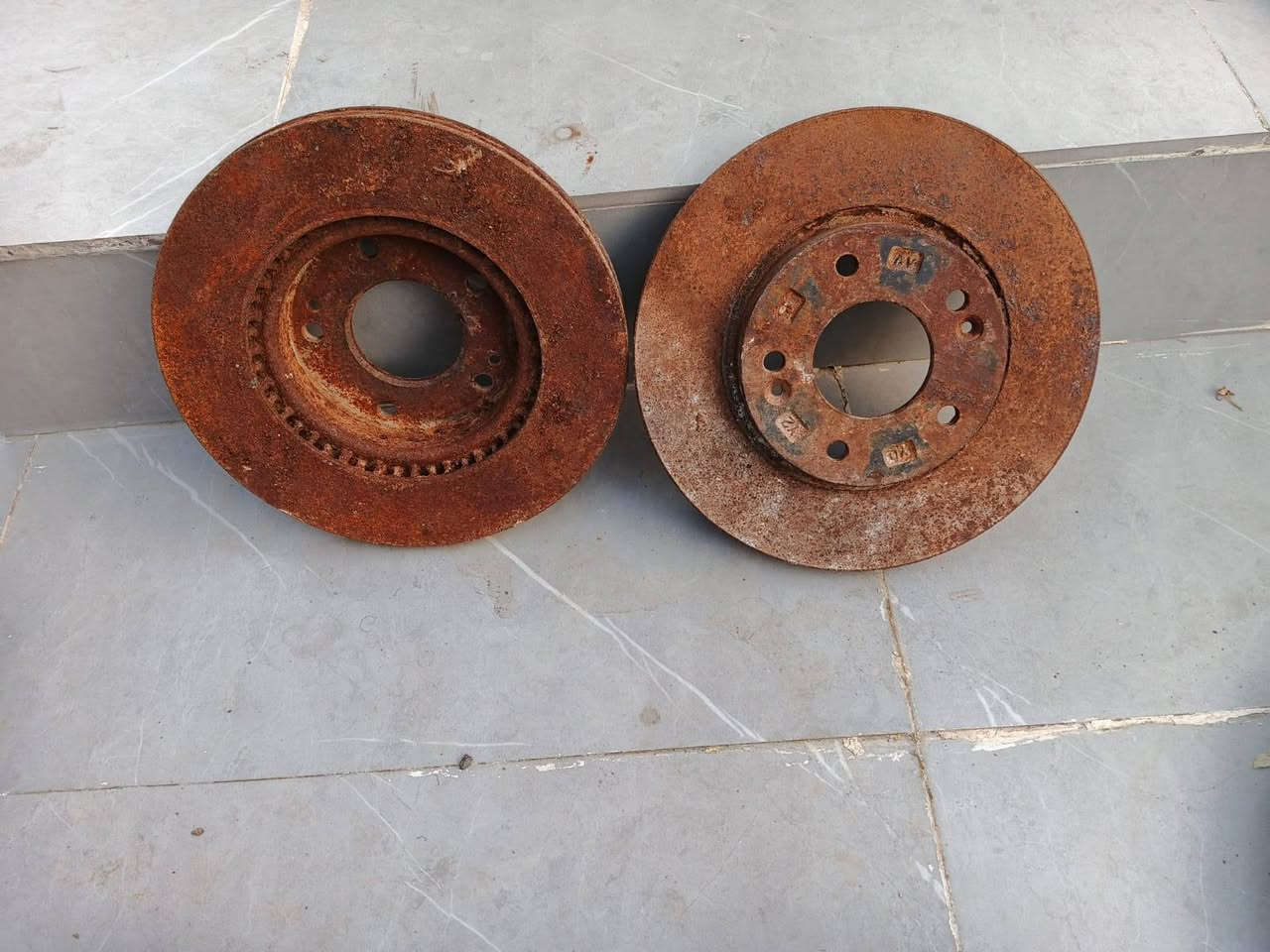 السلام عليكم شباب فلنجات مال سيراتو من 9 الى 14 مالت غصة دبلات سيراتو هنة لويهن كاملات اماميات كبات مال اكسنتة نظيفات علمة مال تكسي شغالة كلشي مابيه مناسبات يريد يراسلني خاص مكاني رميثة ***********
