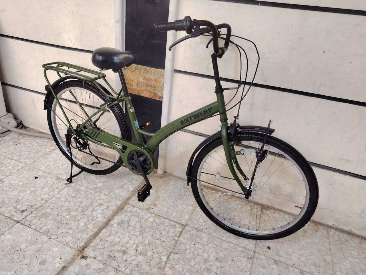 السلام عليكم ورحمة الله وبركاته
بيسكل بناتي حجم 26 تاير عريض أوزان 
باله ياباني النضافه فول  
قفل خلفي اصلي برجستون 
ماركه ( ANTWERP)
السعر ( 150 الف) 
 سيبايه عضم اصلي كير ٧ نمر
موديل حديث ٢٠٢٠ 
 كير وحساس شغال فول
لون ميمز زيتوني  طافي مختم 
تاير عريض أوزان يتحمل وزن 
كشن طبي اصلي أوزان 
فول موصفات قطعه نضيفه 
العنوان بغداد منطقة الحبيبيه 
هاتف *********** 
الاستفسار واتساب
