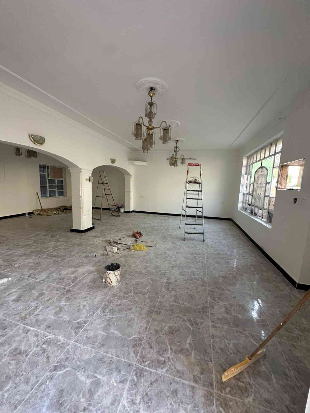 للأيجار بيت مساحه 300 متر في #السيديه  ✅
يحتوي على 5 نوم وصاله ومطبخ وخدمات وهول حولي وحديقه 
وكراج ✅❗️

*يسلم الدار خلي من النواقص جاهز من الصبغ الكامل *

الأيجار مليون ونص 🔶

الموقع السيديه شارع الخيزران 📍

_______________________________________

للأستفسار اكثر تفضلو بزياره مكتب الطائي للعقار 💎

السيديه شارع المركز عماره شركة السراب للمطابخ ✔️

او الأستفسار ع الارقام ادناه 📞↘️↘️ (متوفر واتساب )📌🔛
***********
