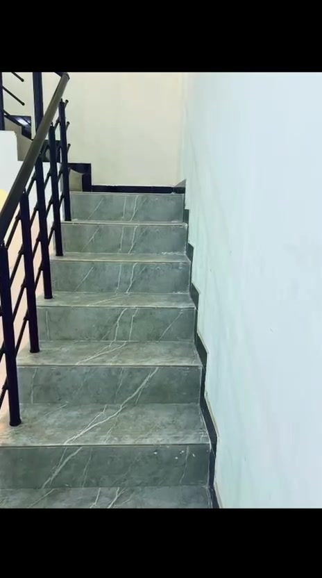 بيت للبيع نهايه الاربع شوارع 100 متر طاب ونص ***********
