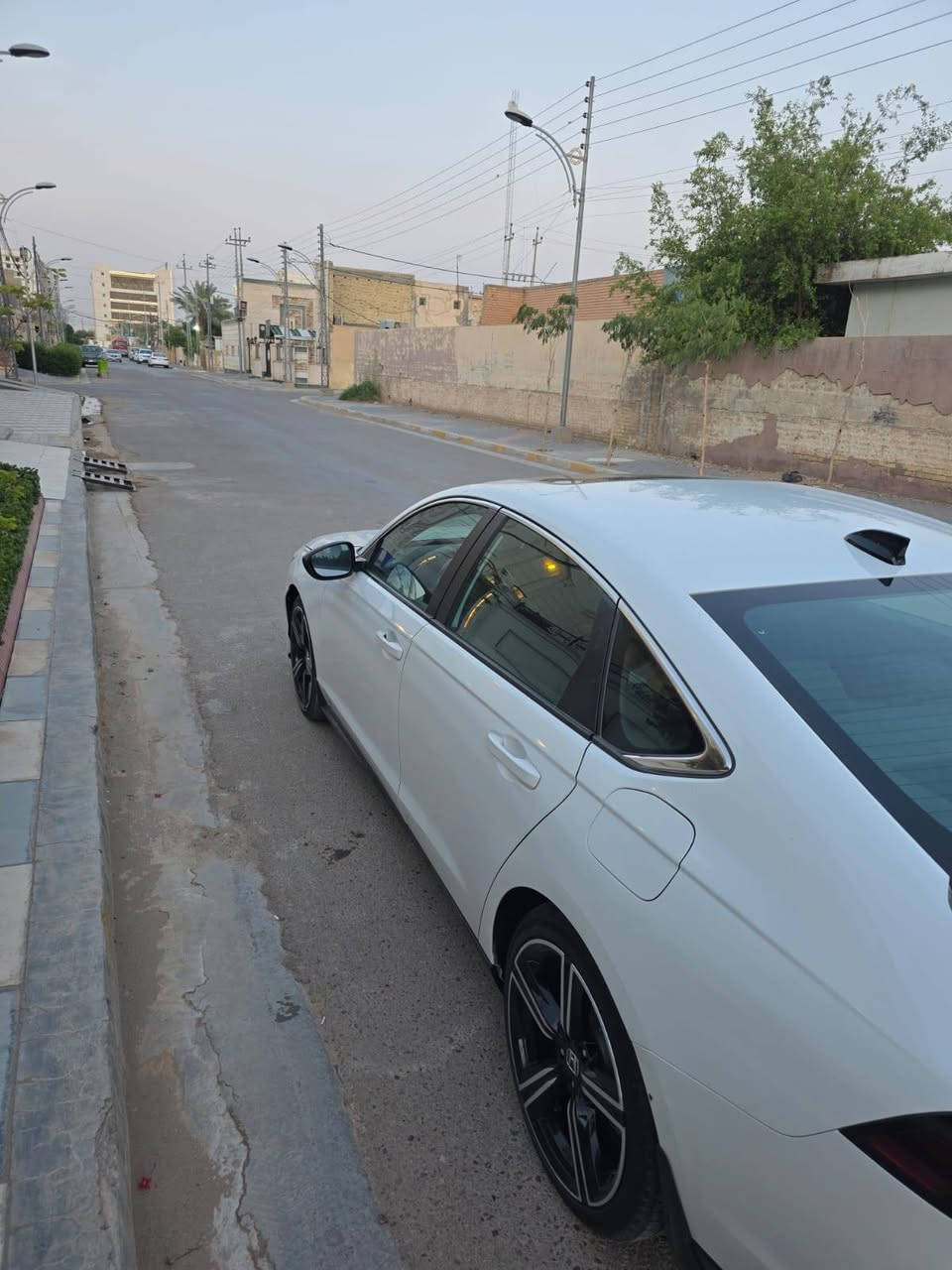 هوندا اكورد سبورت هايبرد للبيع 
موديل 2023
ضربتها جاملغ ما واصلة للغد 
سعرها 185 و بيها مجال 
للتواصل ***********
مكان الفلوجة
