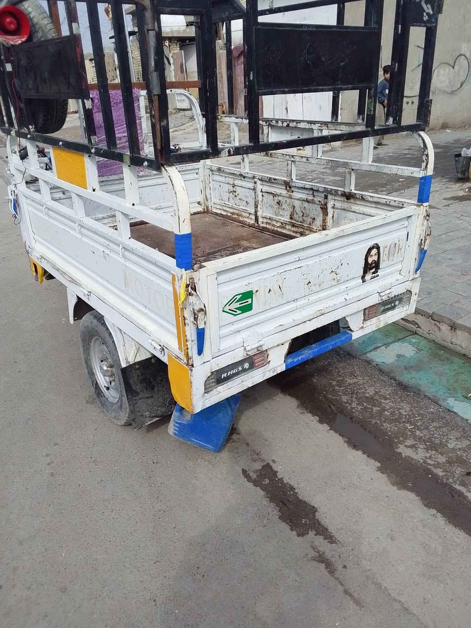 السلام عليكم ستوته صقر موديل 20 مكفوله شاصي وركبه اوراقها كامله مكينه 26 السعر مليون و 400 مكان بغداد حي النصر ***********/
