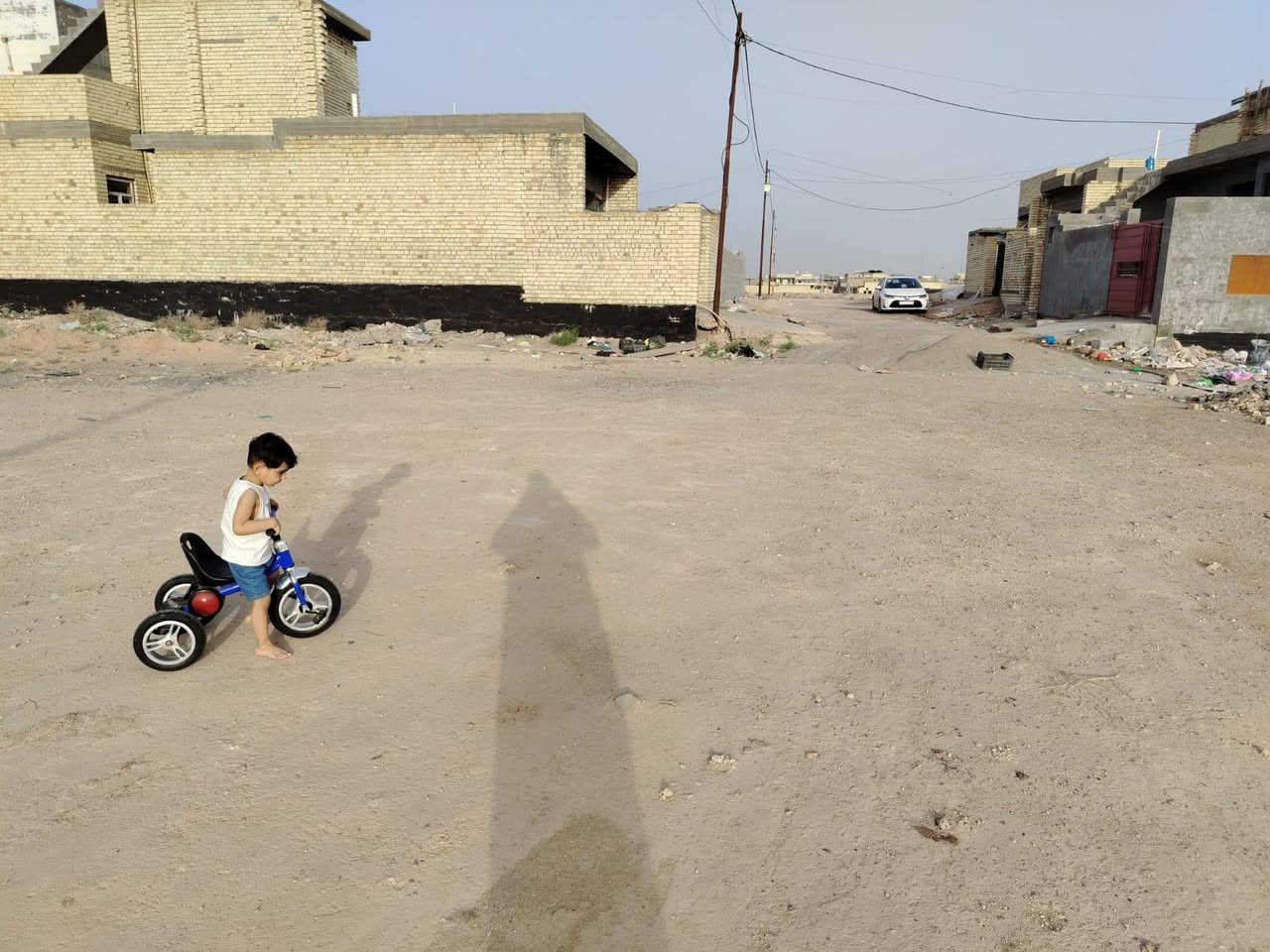 قطعة أرض طابو ملك صرف سند ٢٥.  للبيع ٣٠٠ متر وجه ١٥ متر نزال ٢٠ م في الفلوجة شمال سكة القطار، حي الفاروق مجاور شارع الضغط ٥٠م السعر ٦٢ وبيها مجال ممكن تباع نصفها.
هاتف المالك
***********
