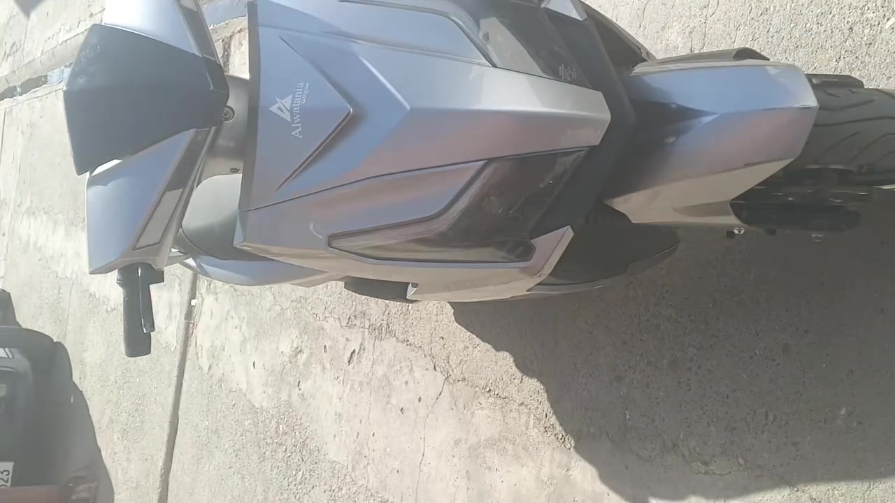 ماطور اكزز شحن نضيف الحجم ست بتريات ثلاثا تعبانين السعر 500 بي مجال بسيط ***********

