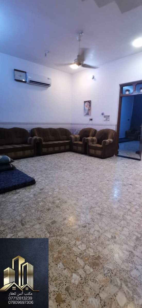 #بيت_للبيع #الفلوجه #ضباط_السريع 
بيت للبيع في الفلوجه ضباط السريع قرب جامع عائشه
مساحه 150م
واجهة 7.5م
نزال 20م
شارع 10م 
لبيت متكون من مطبخ واستقبال وصالتين وغرفة نوم1 و صحيات خارجيه وداخليه
لبيت كما موضح بلصور نقص واجهه فقط 
السعر 160 مليون وقابل للتفاوض
للاستفسار: مراجعة 
#مكتب_انس_للعقار
الفلوجه ضباط السريع خلف جامع عائشه او الفاتح قرب سيطرة الموظفين
للاتصال:
*********** 
***********
