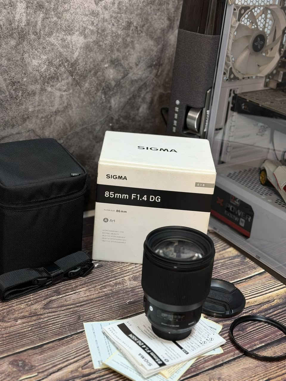 ⁨ 🔥 Sigma 85mm f/1.4 ART – Nikon Mount

عدسة احترافية من سلسلة Sigma ART المشهورة بأعلى مستوى من الحدة وجودة الصورة. تعتبر من أفضل عدسات البورتريه بفضل فتحة العدسة الواسعة والعزل القوي للخلفية.

📸 الحالة: مستعمل – نضافة 98٪؜ 

📦 الملحقات: 
• الكرتون الأصلي 
• قبق أمامي + خلفي 
• فلتر قوي لحماية العدسة

⚙️ المواصفات والأداء: 
• البعد البؤري: 85mm – مثالي لتصوير البورتريه 
• فتحة عدسة واسعة f/1.4 لعزل احترافي (Bokeh) 
• حدة عالية جداً وتفاصيل دقيقة 
• أداء ممتاز بالتصوير الليلي والإضاءة الضعيفة 
• أوتو فوكس سريع وهادئ 
• جودة تصنيع قوية من سلسلة ART الاحترافية

📷 متوافقة مع كاميرات Nikon DSLR: 
•
💰 السعر: فقط 685,000 دينار

📩 للاستفسار أو الحجز مراسلة الصفحة 
🚚 *متوفر توصيل مجاني 🆓⁩


**إذا كنت صاحب هذا الإعلان وتريد حذفه لأي سبب، رجاءا أرسل رسالة إلى الدعم الفني**