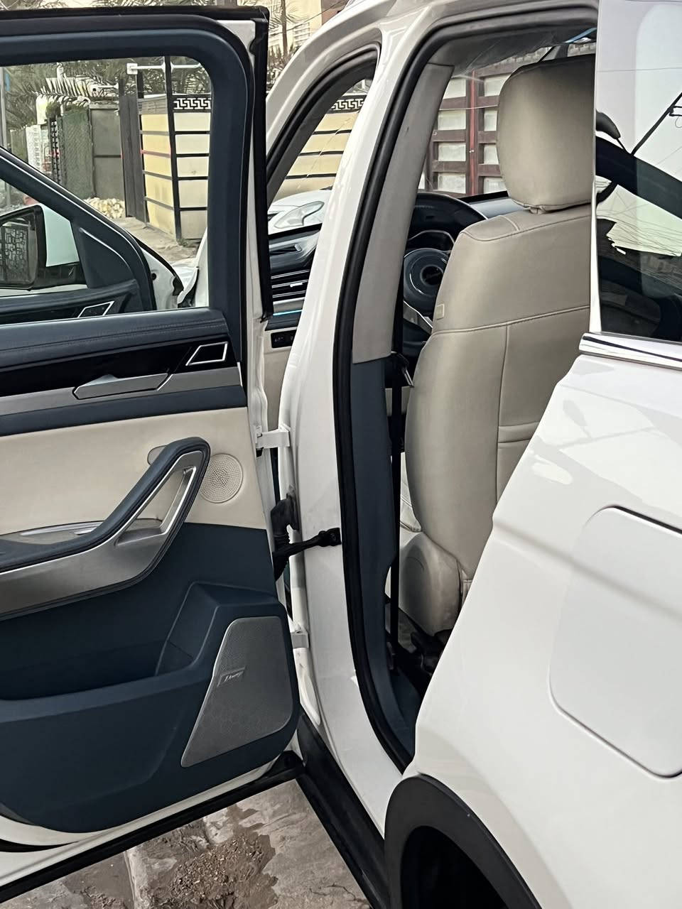 دومي x7بغداد موديل 2019(7راكب) حره تحويل مباشر مواصفات معروفه فول مواصفات مكفوله من الصبغ والضربه بيها شخوط بسيطه موضحه في الصور بيها نقوصات بسيطه جدا ماشيه 61 السعر110$بيها مجال للشراي العنوان بغداد الغزاليه الاتصال ***********
