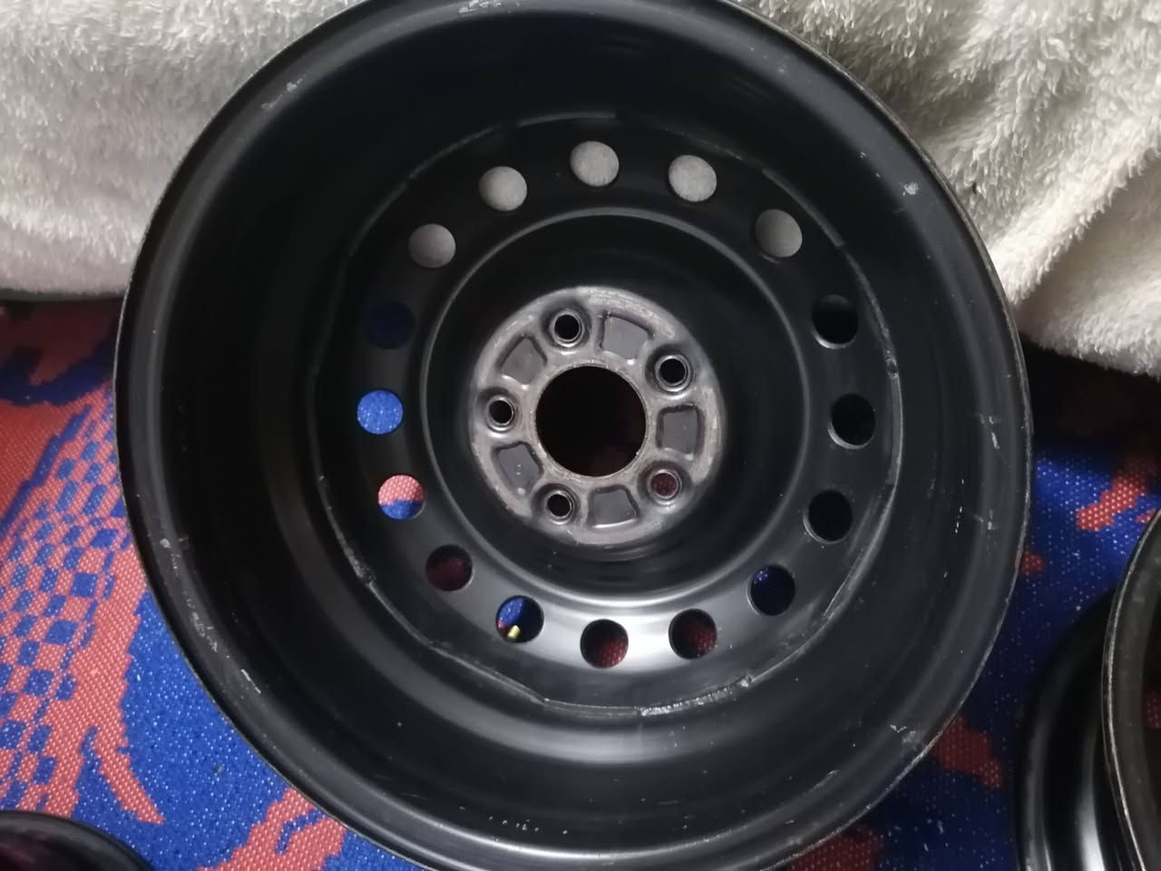 السلام عليكم من رخصه الادمن
للبيع تخم وياله حجم 15 أصلي ثقيل شرط البلنص جديد جدا مامصبوغ صبغه الشركه مكان كربلاء رقم موبايل ***********
