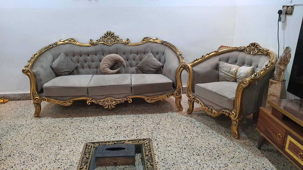 هذا التخم للبيع مابي اي ضرر نظافته 100%  للتواصل على هذا الرقم ***********  السعر ٨٠٠ ....
