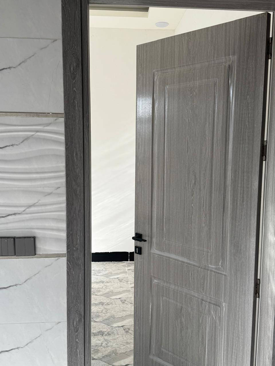 🏠 دار للـــــــبيـع 
في حي هيما ستي 
________________

المساحــــــة // ١٤٥ م #طابـــــو زهور 
الواجهـــــــــة // ٦ونص    م

________________
🏗️🧱#الطابــــــــــــــق #الأرضـــــــــــــي
غرفـــــــــــة 1   وصالـــــــــــة وهـــــــــــول ومطبــــــــخ حـــــــــار وبــــــــــارد ومجـمـــــــــع صحيــــــــات ... وكراج سيارة  

🏗️🧱#الطابــــــــــــــق #الثانــــــــــــــــي
 ٣    ...  غرفه نوم وهول واستقبال وصحيات 
____________________
مواصفات الدار
نظام دكتات نظام كامرات  نظام دشات نظام خط وطني لكل  

منظومة كامرات 

_____________________
________________💲
السعــــــــــر   ع خاص 
________________💲
_____________________

#مكتـــــــــب
           🏗️🧱العباجي الاستثمارات العقاري  🧱🏗️
#الكائــــــــــن
  حي الزهور سيتدتي الجميله #مقابل جرزات كرم #أوالإتصال 
         *********** 📞☎️📞*********** 
                           ‏‪*********** 
_____________________________________________
