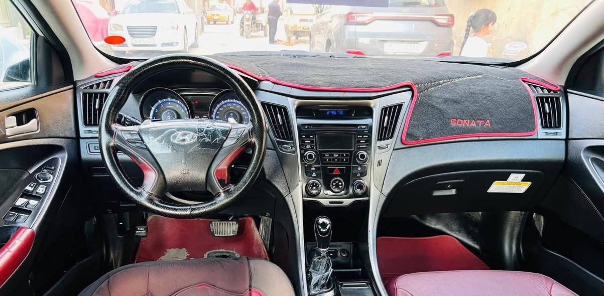 السلام عليكم ورحمة الله وبركاته
هونداي سوناتا 2014 خليجي رقم بصرة تحويل مباشر 
محرك 2400 دوش شرط مامفتوح بيها جاملغ الأمامي الايسر مصبوغ وطرف باب الراكب بدون ضرر داخلي والباقي كفالة عامة ضربة وصبغ وتبديل 
مواصفات السيارة 
بنوراما كشنات كهرباء فول تحكم ستيرين لد امامي لايت عدسه ويل كب نجمة حساسات تبريد خلفي إشارة بالمراية مرايات شفط محرك 2400 سيارة جديدة جدآ بالعافية ع ياخذها حدادية جاهزة  100\100 
مكان السيارة الناصرية قرب كراج بغداد 
السعر 124 بيه مجال بسيط جدآ  
للاتصال{***********}

