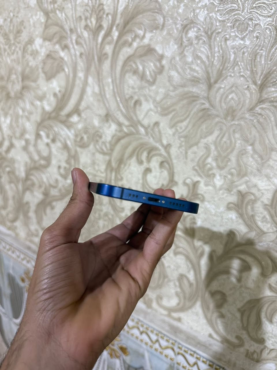 ايفون 12 ميني للبيع
ايفون 12 mini للبيع نظيف مع كارتونه والكيبل ، ما مفتوح ولا مبدل بي اي قطعة وكلشي شغال جهاز يخبل بس محتاج واريد ابيعه 
نسبة البطارية: 75% ما مرفوعة ولا مبدلة
السعر 250
***********
