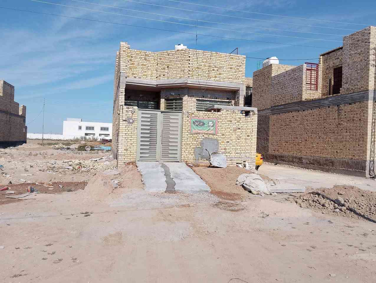 بيت 125 للبيع بحقل ثالث قريب على شارع العيداويه ومدرسة العراق بظهره قاطين قاط ثاني ماكامل الستفسار على ***********
