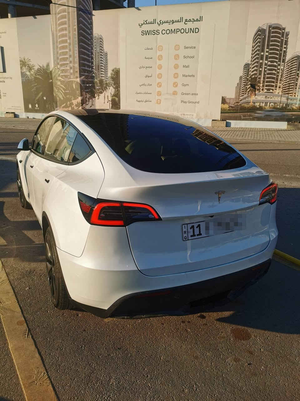 تسلا موديل Y 2025  لونك رينج قطعة مميزة نضافة
اللون أبيض صدفي مميز 
عداد المسافة 14 ألف حقيقي زيرو 
الضرر ربع قبق جنطة صبغ فقطططط
وبنيد بارررد فقط
السيارة اون لاين ...لغة عربية اخر تحديث 

المواصفات:
تك ماطور لونك رينج المرغوب تمشي ٥٣٠ الف كيلو

بدون ايرباك 

سقف بانوراما زجاج

شاشة كبيرة حجم 15 إنج

حساسات أمامي وخلفي أصلية

حساسات جانبية للاجتياز

طقم ويل حجم 20 مع تايرات جديدة

كاميرات عدد 8 تغطي السيارة بالكامل

باب الجنطة كهربائي شفط

الأبواب الجانبية كهربائية مع بردات أصلية

مقاعد جلد أسود أصل تحكم كهربائي كامل

تحكم كامل بالسيارة من خلال الشاشة

نظام قيادة آلي (Auto Pilot)

نظام القيادة الذاتية الكاملة (Full Self Drive)

عداد ديجيتال

تشغيل تلقائي وتشغيل عن بعد

دخول ذكي بدون مفتاح

نظام رادار ذكي لمنع الاصطدام

نظام تنبيه عند الرجوع للخلف

نظام تحديد المسار على الطريق

نظام قراءة السرعة من الشوارع

الأنظمة الترفيهية:
يوتيوب – نتفلكس – تيك توك – واتساب
نظام واي فاي – GPS – خرائط – بلوتوث – USB – AUX

الــســعــر 🟥 ::  240 ورقة وبيها مجال بسيط جدا 
العنوان بغداد الغزالية 

رقم صـــاحب السيارة: ***********

بيع فقط لايوجد مراوس
