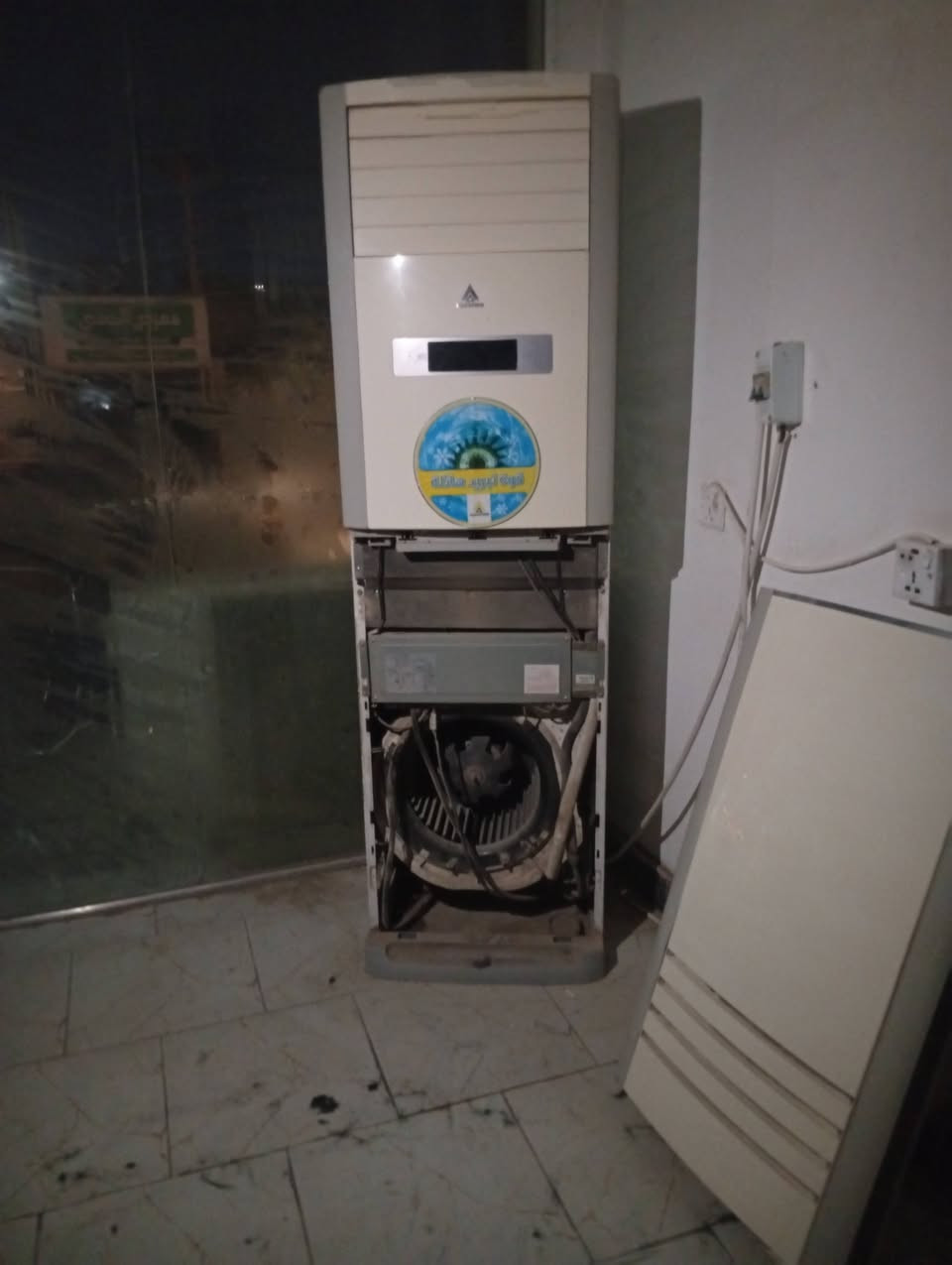 السلام عليكم سبلت الحافض 3 طن نضيف ماداخل تصليح
ضمان العمل موسم كامل اي خلل بي يرجع ما عدا حرك الماطور لان هاي شغلة كهرباء 
السعر 750 وبي مجال بسيط 
مكاني بغداد التاجي سبع البور ***********
