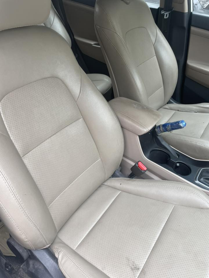 السلام عليكم اخواني وتحية طيبه للجميع 
سيارة توسان 2016 خليجيه ابيض شكل 18
محرك 2400 gdi
ماشيه 150 الف
فور ويل 
جلد وكلش نظيفه السعر 17250$
بيها بعض الملاحظات البسيطه
***********
