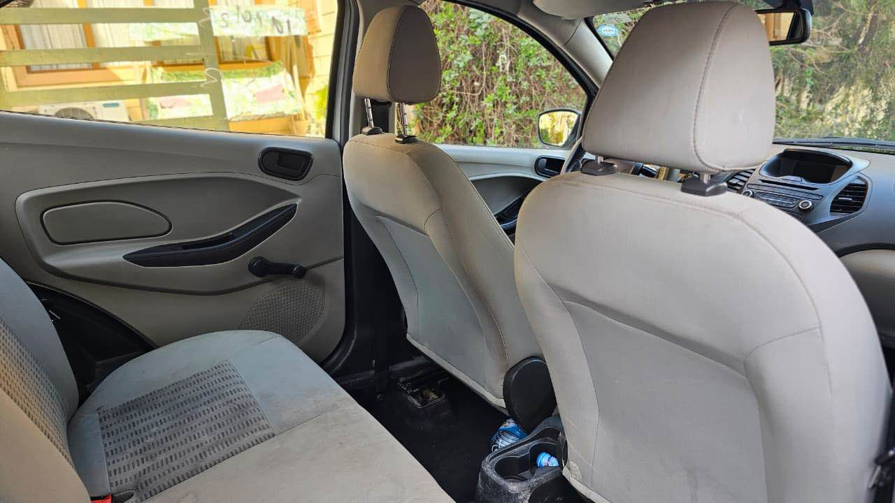 فۆرد فیگۆ (٢٠١٨)
 ٤ پستۆن خلیجی مەکینە گەورە ١٦ ی مرغوب (١٠٦) هەزار کم حەقیقی ڕۆشتووە.

 مواسەفات شاشە بلوتوز ئۆکس usb سووکان ڤۆلیۆم و کامێرای دواوە لایت کارەبای بەرز و نزم ئەکات چوار تایەی تازەی لە ژێرایە.

سەیارەکە بێ بۆیاغە تەنها چەمەلەغێکی بە ساردەکوت هێنراوەتەوە.
 
 گێڕ و مەکینەی بە شەرت.
 هیچ مەسروفێکی تیا نیە و
 کامل سێرڤسمان بۆ کردووە
نرخی ٨٧ گەڵاو مەعامەلەیەکی برایانە 
ژمارەی مۆبایل وەتس ئەپ و ڤایبەر 
***********. السليمانية, العراق
