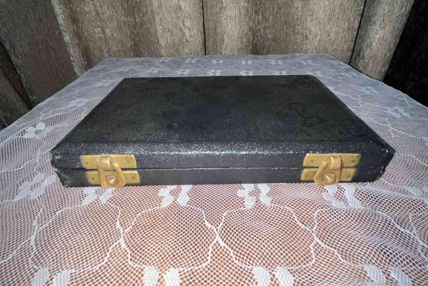 ميزان قديم صناعة بريطانيةلوزن المجوهرات للبيع *********** واتساب
