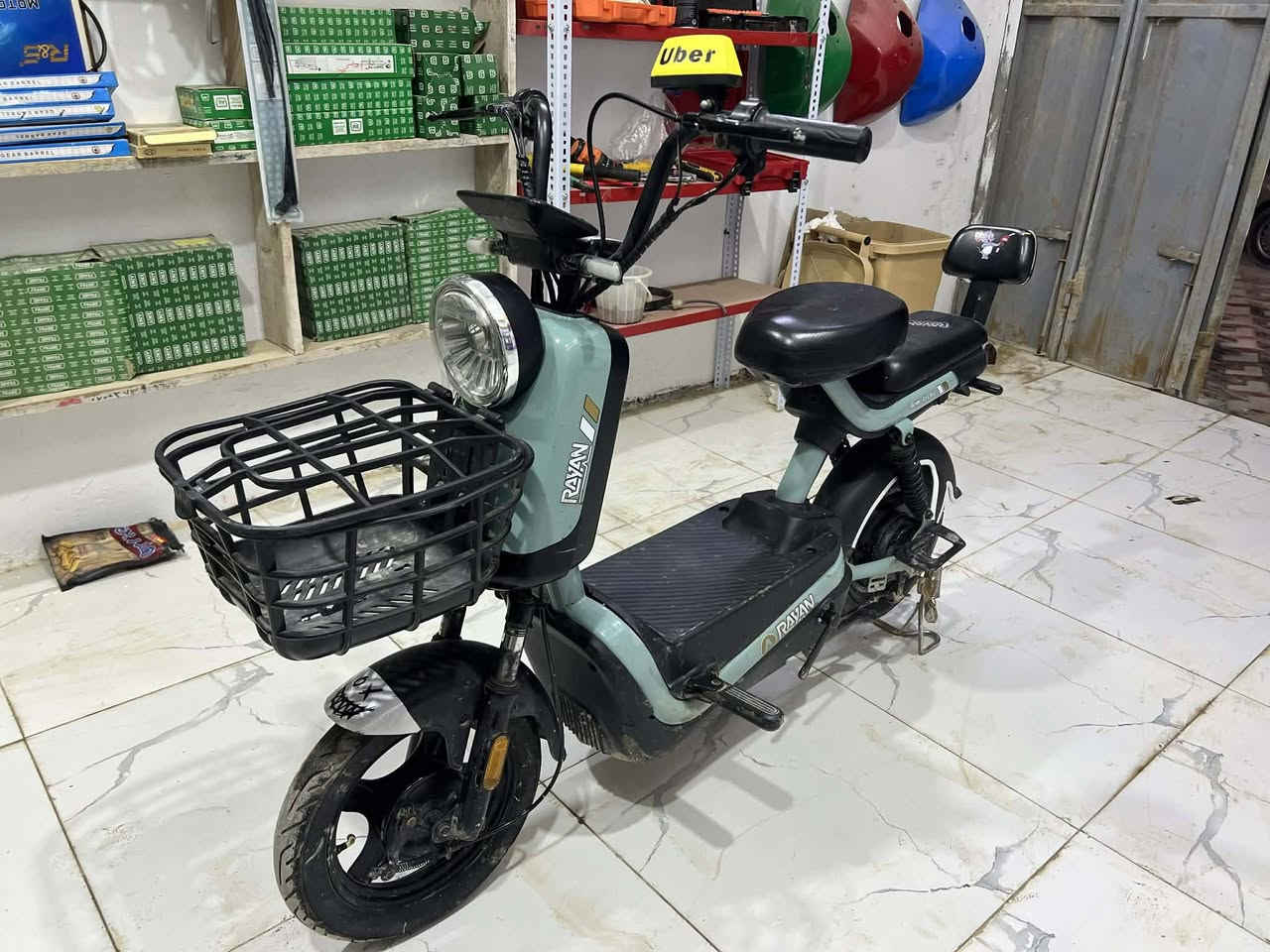 السلام عليكم
دراجه شحن شركة الريان 
الحجم 14 
باتري 4 جديد 
نضافه 90 بل 100
كلشي شغال 
المكان قضاء الفجر 
السعر 250 بيها مجال 
***********
