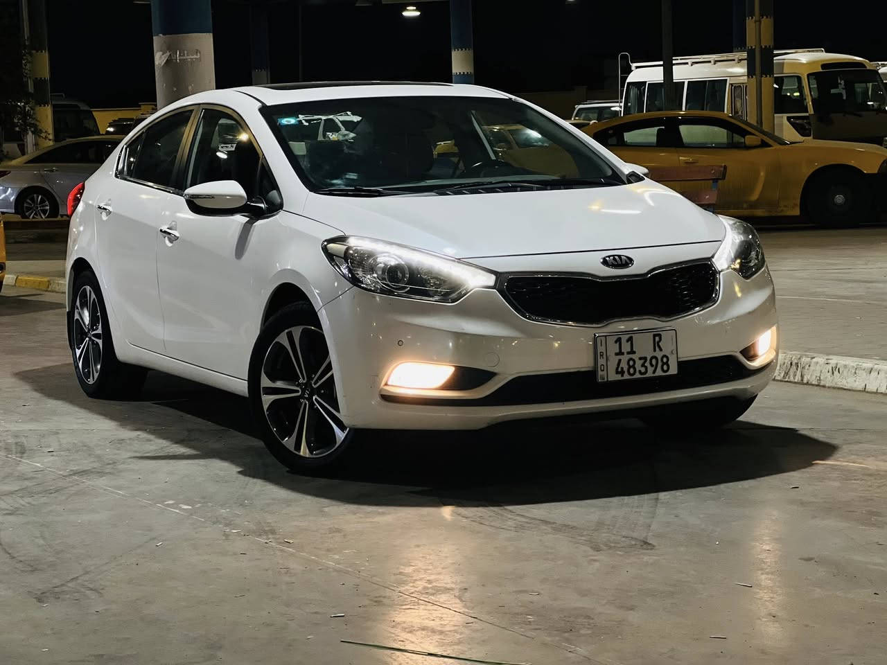 سيراتو ٢٠١٥ كفاله عامه من الضربه ولصبغ وتبديل ولبارد ولشخط ورصعه وكلشي على ايدي السياره استخدام شخصي ماشيه ٩٠ فول مواصفات على البصمه ثلاث انضمه قياده حساس امامي خلفي شاشه كامره  ويل كب  مري شفط. منضومه زنون جديده. حداديه. توني. مبدله. حت الدبلات. طخم تاير. جديد دلوب الأصلي السياره ماييه. كل نقص مكاني ناصريه السعر خاص   مكينه. ١٦٠٠ دوش 
***********
