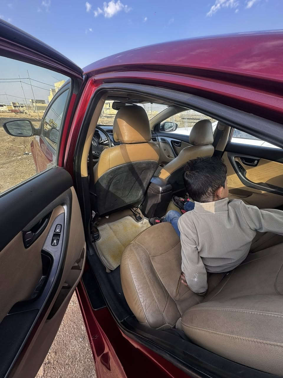 س ع  الانترا موديل 2013 رقم واسط امريكي سياره فول لمتدد مكاني مركز المدينه حادثه بنيد مبدل باقي السياره كلها ليبل واحد مكينه كير حداديه تخم تاير السعر ب110 وبيه مجال لتواصل الاتصال ***********
