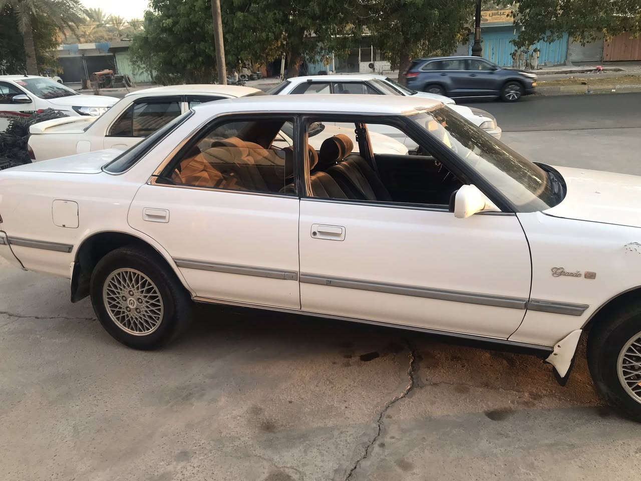 السيارة مكفوله بلاديه  بيه الجاملق البصف السايق ضربه خفيفه الاستفسار الاتصال على *********** او عل الخاص
