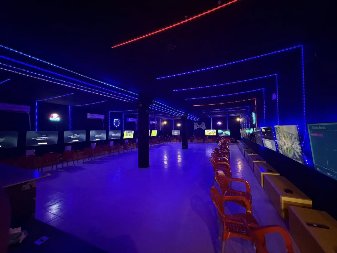 قاعة للبيع لعدم التفرغ
المحتويات :
شاشات حجم 55 نوع TCL عدد :25
بلي فايف فات واحد تيره كامل ملحقات عدد :15
جوستك اضافي عدد 15
يو بي اس عدد 3
6 اقراص فيفا و3 اقراص بيس21
اراكيل عدد 12 
ميز مني بار جاهز
وكراسي عدد 50
وميز عدد 25
وسبالت عدد 4 انفريتر ( مولده او وطني)
منضومه نت 
منضومه كامرات 
قاعة جاهزه من جميع النواحي  وسعرها جدآ مناسب ويتوفر ايضا اجارها 
العنوان كربلاء / شارع مركز حي المعلمين /مجاور الدكتورة امنة الكريطي
للتواصل و الاستفسار اكثر ع الرقم ***********
