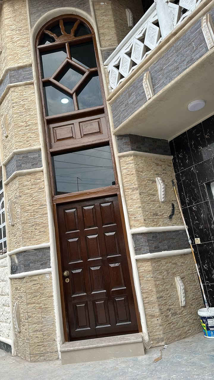 دار ٢٠٠ متر واحههه ١٠ نزال ٢٠ الدار في حاله جيده جدا  ارضيه بورسلين  ٦ غرف نوم غير الضيوف والمطبخ والصحيات في الطابقين السعر عند الاتصال فقط
غير موجود عل الفيس

0770 689 2269
حجي حيدر
العنوان البنوك فرع أسواق أميره الطاقه
