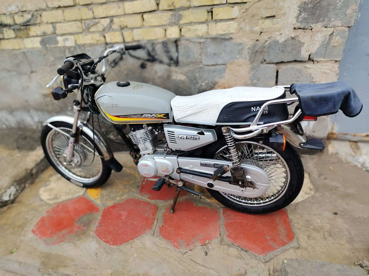 سلام عليكم دراجة تايكر مديل 20اوراق استنساخ محرك ما مفتوح كهرابيات شغاله العنوان بابل القاسم السعر 380 وبيه مجال الرقم ***********
