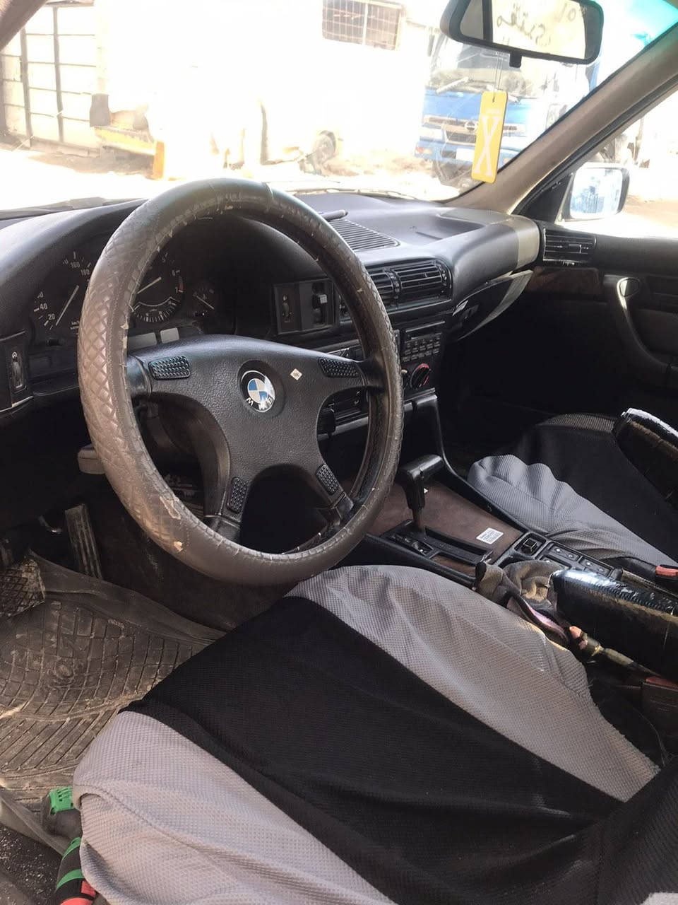 البيع بي ام حجم 535سياره حلوه مكينه كير.  جديد   السياره بلبصره   رقم بغداد  سعره 48ورقه بيها مجال ***********
