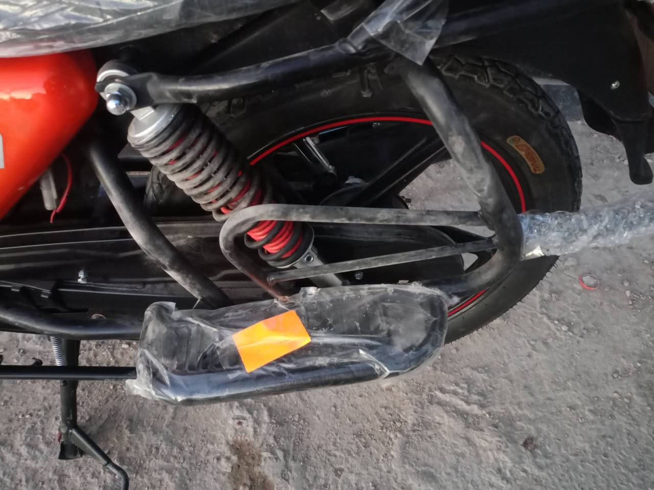 سلام عليكم دايون نفخ مديل 2023 طالعه 2024 بشهر 8 مكينه 200 كتابه حمره دراجه جديده كلش نضافه شوفت عينك مطلعها على يدي من المعرض اوراق اصوليه مداور يم مكتب حسين كهربائيات فول نعومه شلعه اي نقص مابيها سعر مليون 625 كربلاء 
  ***********
