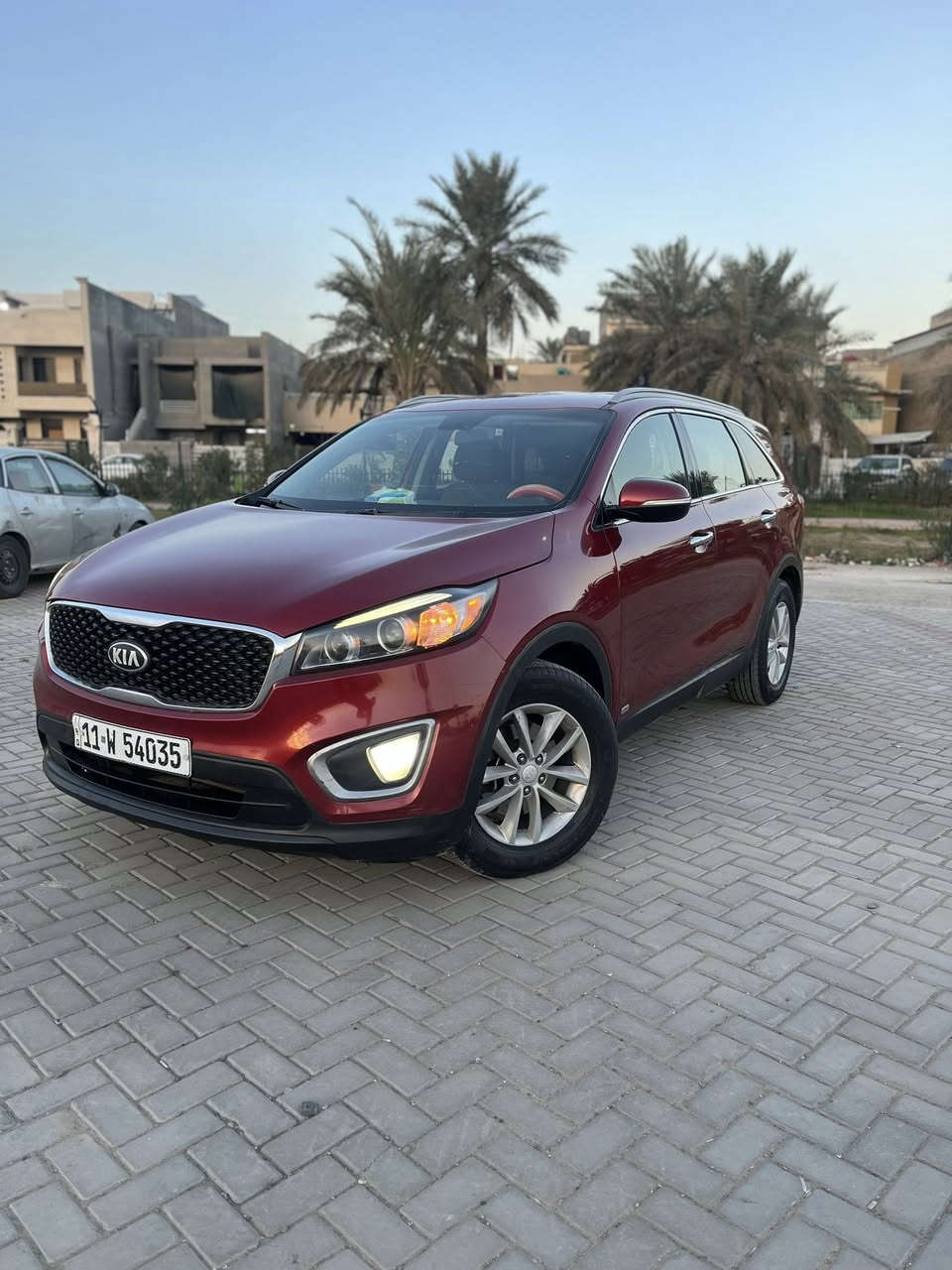 السلام عليكم سورنتو 2016 رقم بغداد بأسمي V6 سته سلندر 7راكب 3قطع تبريد عارضه 155$ مجال بسيط سياره جديده وجاهزه ما بيه كل نقص حادث بسيط جدآ بدون ايرباك بدون دواخل باب السايق والخلفي كما موضح بالصور فقط باقي سياره كفاله سياره جاهزه تخم تاير جديد /تبريد ثلج 🧊 باتري جديد حداديه امامي خلفي جديد /سياره مصروف عليها مواصفات / فول تحكمات استيرن/ شاشه اعطال/ شاشه لمس / كاميرا دواره/حساسات امامي خلفي / لايت زنون عالي ناصي / 3قطع تبريد / داخل لونين صاج / فور ويل 4X4/  انظمه قياده3/ وباقي مواصفات المعروفه /مكان السياره بغداد شارع فلسطين/الخاص مغلق 🔏الاتصال بالرقم:***********
