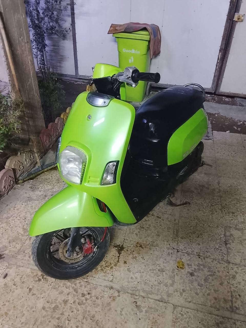 السلام عليكم ورحمة الله وبركاته دراجه بوليسي كابريتر سرعه 120 محرك ولا برغي مفتوح كلشي شغال سلف وهندر وكهربائيات كلهن شغالات نكره سلف🔐 السعر (700) وبيه مجال بسيط الرقم *********** متوفر واتساب
