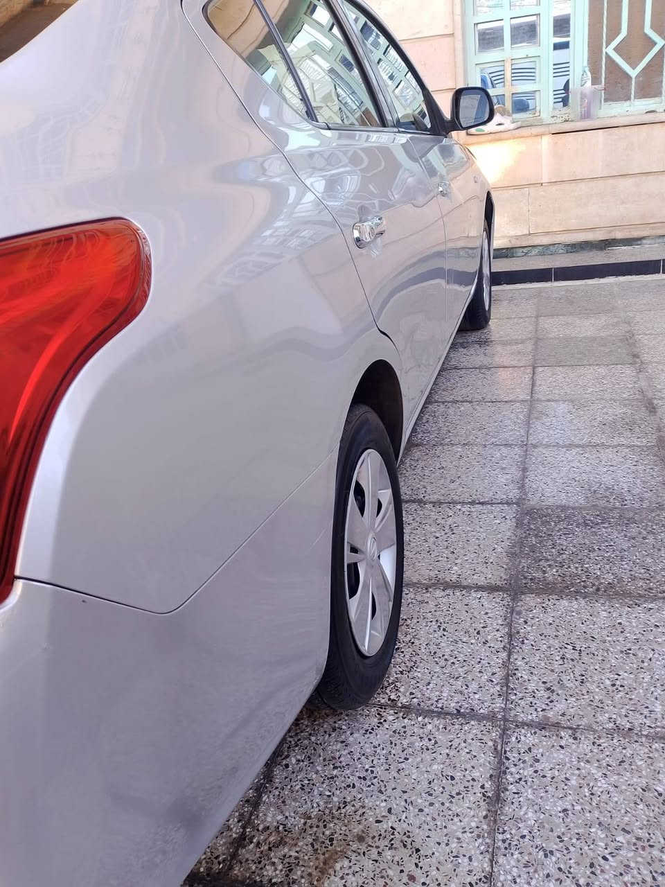 السلام عليكم 
للبيع نيسان سني 2019لون رصاصي
هندي ابو الأبليته الزركه 
رقم سليمانيا الدولي الأنكليزي 21 
استلام شركة السور العراق 
السياره مكفوله كفاله عامه من الضربه والصبغ
السياره بعده كله على وضع الشركه ما مبدل بيه اي شي
الكير والمحرك مكفولات 
تبريد تدفئه كله شغال 
صدر امامي خلفي جديد تخم تايرات  
السياره جاهزه وبدون مصرف وسونارها مع الصور 
ومواصفاته مال السني المعروفه نص فول 
السياره بغداد حي الجهاد والوكيل موجود شرط التحويل   السعر ١١٠$ 
***********
