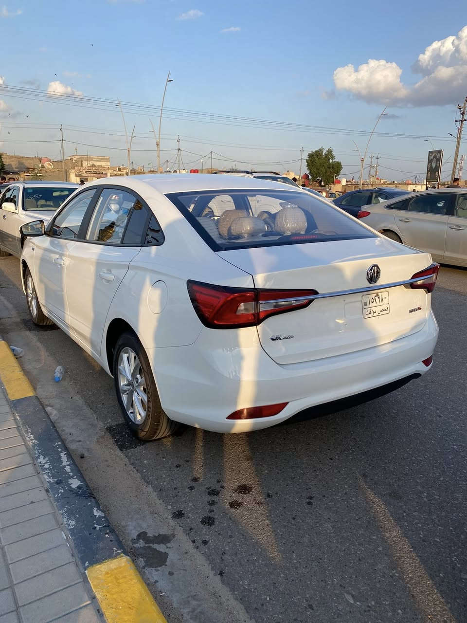 سلام عليكم ام جي للبيع موديل 25
ماشيه 2000بدون رقم سعر 90وبه مجال 
العنوان البصره القبله ***********
