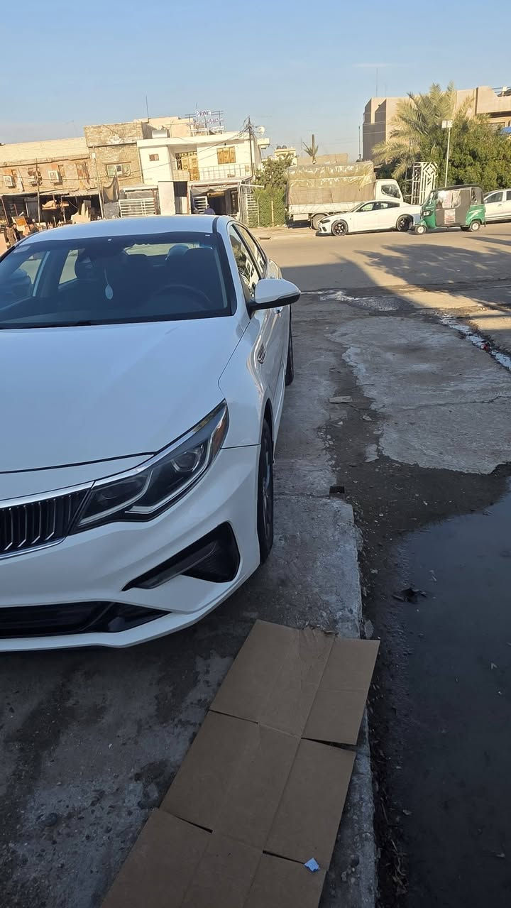 السلام عليكم
كيا اوبتيما 2020
 ( حادثها بامريكا جاملغ امامي بي رصعه فقط وراجع بارد وبلعراق صار ربع البنيد صبغ )
-ماشيه 85 ميل
-رادار امامي - خلفي
-تحديد مسار
-شاشة كبيره (ابل كار بلي)
-حساس ضغط الأطارات
-نقط عمياء
-كشن السائق مساج
-وضعيات قيادة 
-هزه ورقم جديد بغداد باسمي
-للأستفسار:- ***********
