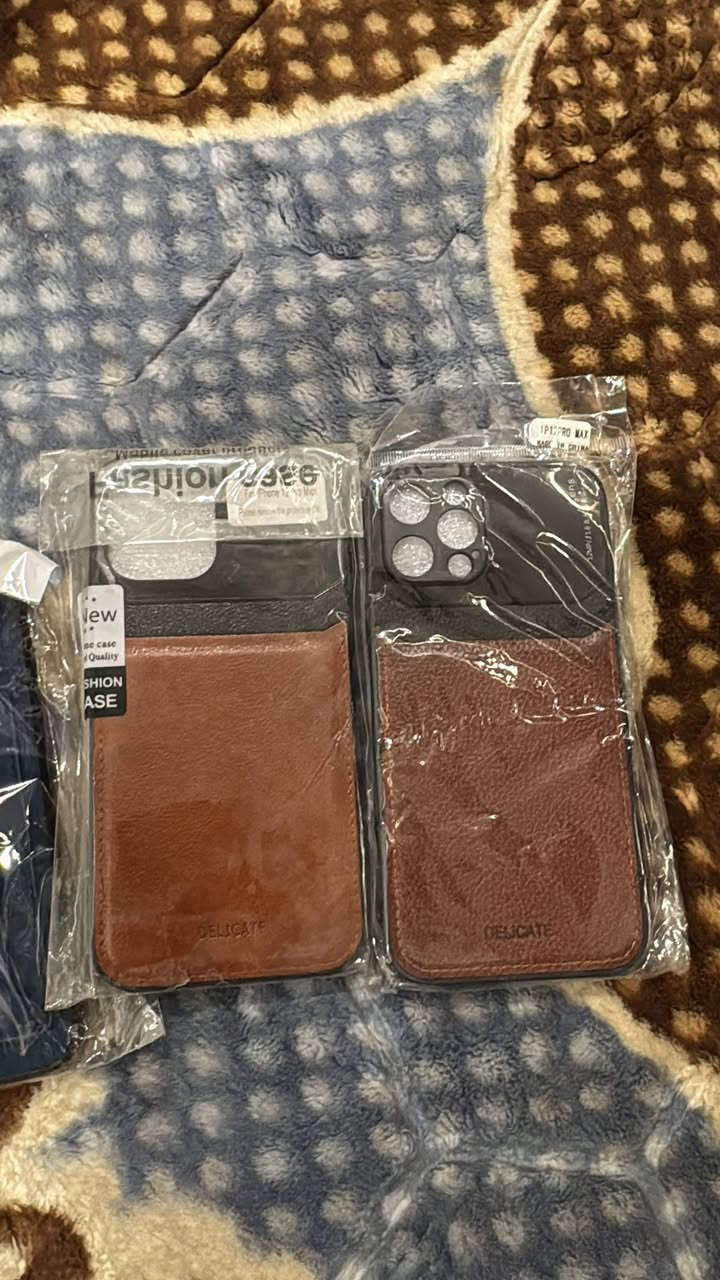 يتوفر شلعت كفرات من 11 عادي إلى
15برو ماكس الكمية 5500 قطعة السعر مليون و200  
***********
